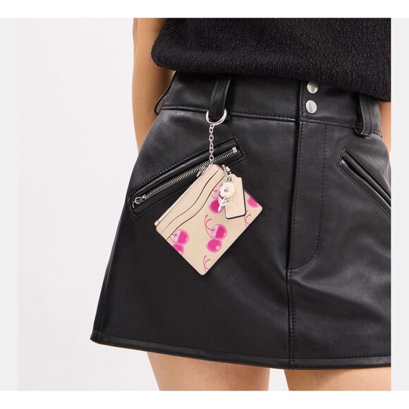 Coach Coachtopia The Summer Wavy Zip Card Case With Cherry Print In Chalk CBU94 - Picture 3 of 6